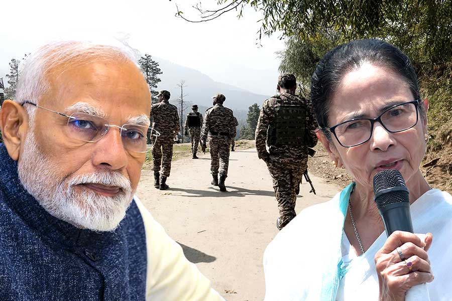 ‘এবার পাক অধিকৃত কাশ্মীর ফেরত আনা যেত’, সেনাকে সম্মান জানিয়েও কেন্দ্রকে খোঁচা মমতার