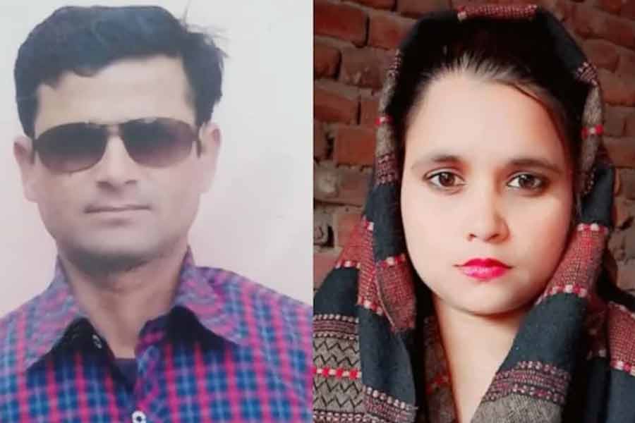 ভিডিও কলে চুটিয়ে রোম্যান্স, হবু পুত্রবধুকে বিয়ে করে পালালেন শ্বশুর!