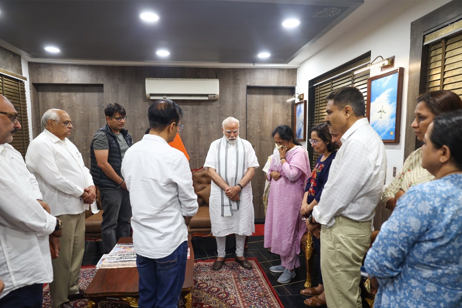 ‘বিশ্বাস করতে পারছি না’, রূপানির মৃত্যুতে শোকপ্রকাশ মোদির, দেখা করলেন পরিবারের সঙ্গেও