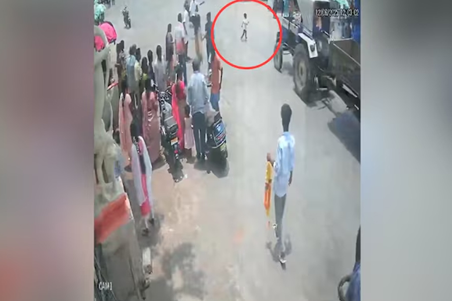 মর্মান্তিক! তেলেঙ্গানায় ৪ বছরের শিশুকে পিষে দিল বেপরোয়া ট্রাক