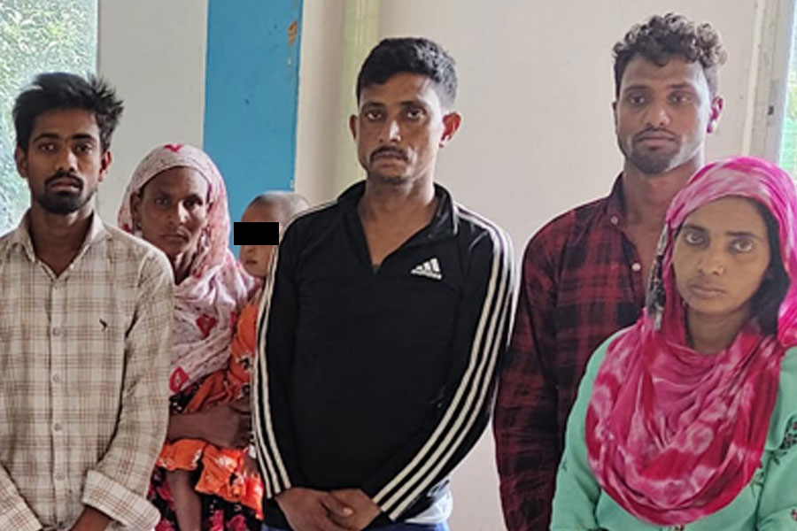 পরিযায়ী শ্রমিক হিসেবে দিল্লিতে কাজ, বাংলাদেশ ফেরার আগে দিনহাটায় গ্রেপ্তার ১৬ অনুপ্রবেশকারী