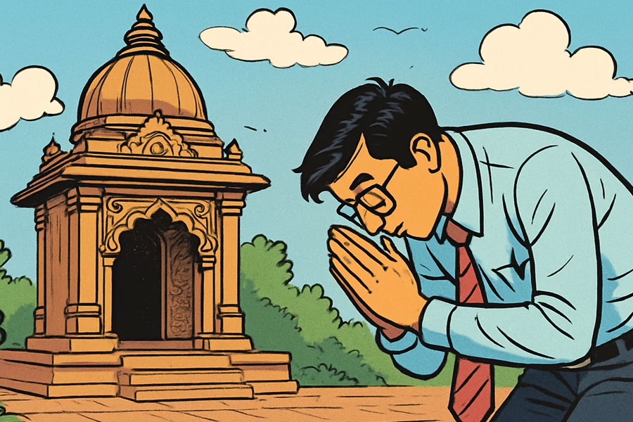 মাথা ঠুকলেই পাকা সরকারি চাকরি! এই মন্দিরে ভিড় চাকরিপ্রার্থীদের