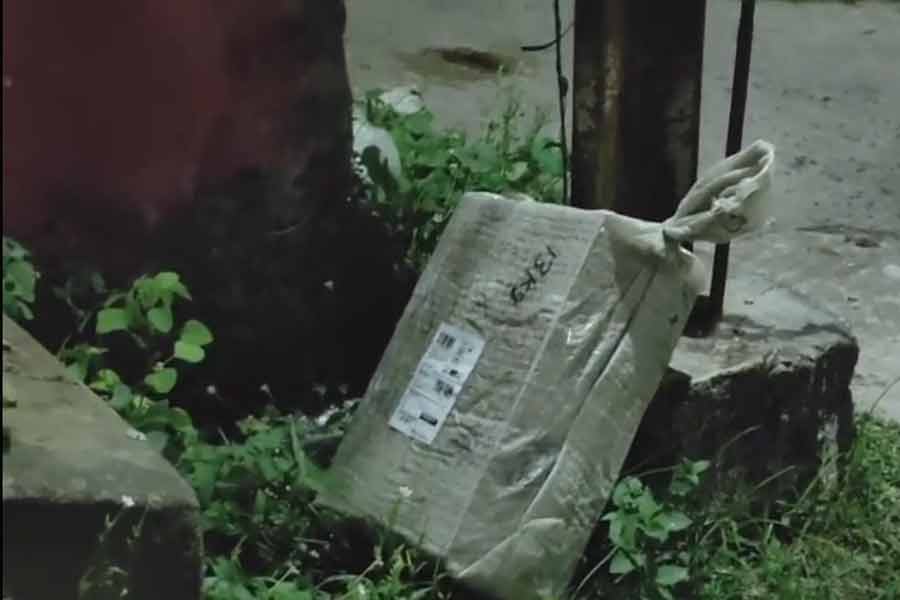 চুঁচুড়ার রাস্তায় ১৩ কেজির রহস্যময় পার্সেল! তারপর…