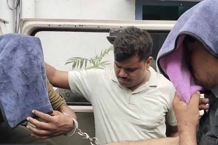 রাতভর জঙ্গলে তল্লাশি পুলিশের, জলপাইগুড়িতে এটিএম লুটে উদ্ধার ১৫ লক্ষ টাকা, গ্রেপ্তার ২ দুষ্কৃতী