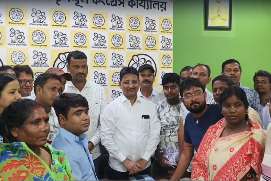কেষ্ট দরবারে হয়নি সমস্যার সমাধান! কাজলের ‘দুয়ারে’ অনুব্রত পন্থীরা