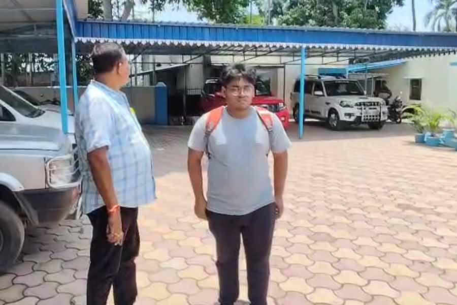বাবা মারধর করে, তিন বছর পরও বাড়ি ফিরতে নারাজ ‘অত্যাচারিত’ তরুণ