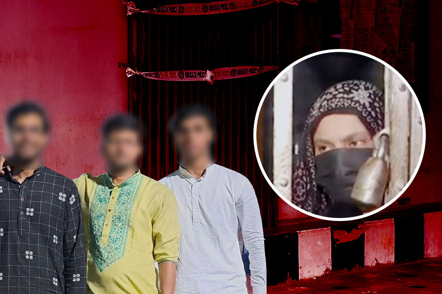 কিছু তো ঘটেছেই! কসবা কাণ্ডে দোষীদের শাস্তি চেয়ে বিস্ফোরক অভিযুক্ত যুবকের মা