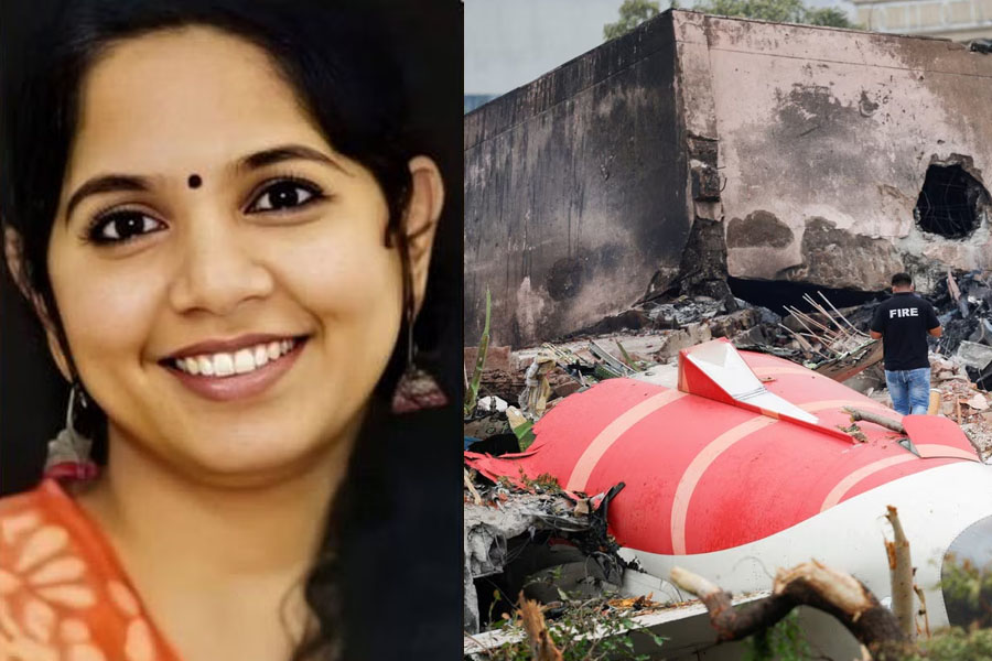 বিমান দুর্ঘটনায় মৃত নার্সকে নিয়ে আপত্তিকর পোস্ট! বরখাস্ত কেরলের আমলা