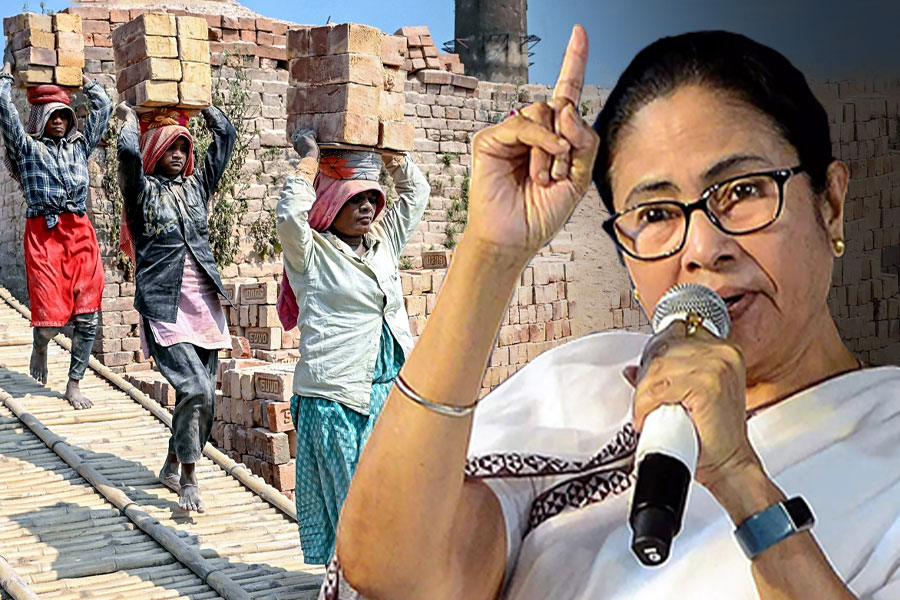 ‘বকেয়া টাকা ফেরাতে হবে’, ১০০ দিনের কাজ নিয়ে হাই কোর্টের নির্দেশের পর কেন্দ্রকে তোপ মমতার