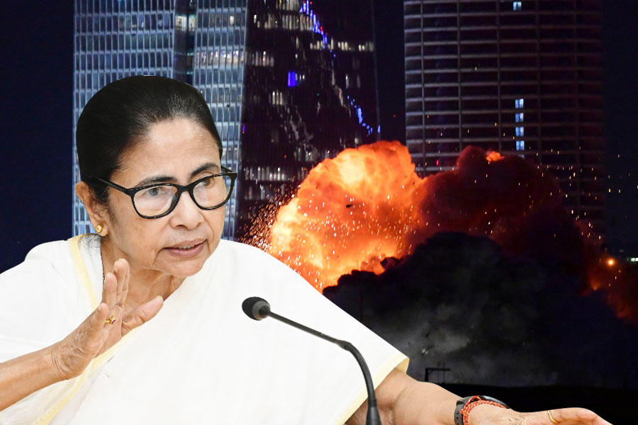 ‘যুদ্ধ বন্ধে ভারতের উচিত সঠিক পদক্ষেপ করা’, ইজরায়েল-ইরান যুদ্ধবিরতি নিয়ে বিবৃতি মুখ্যমন্ত্রীর