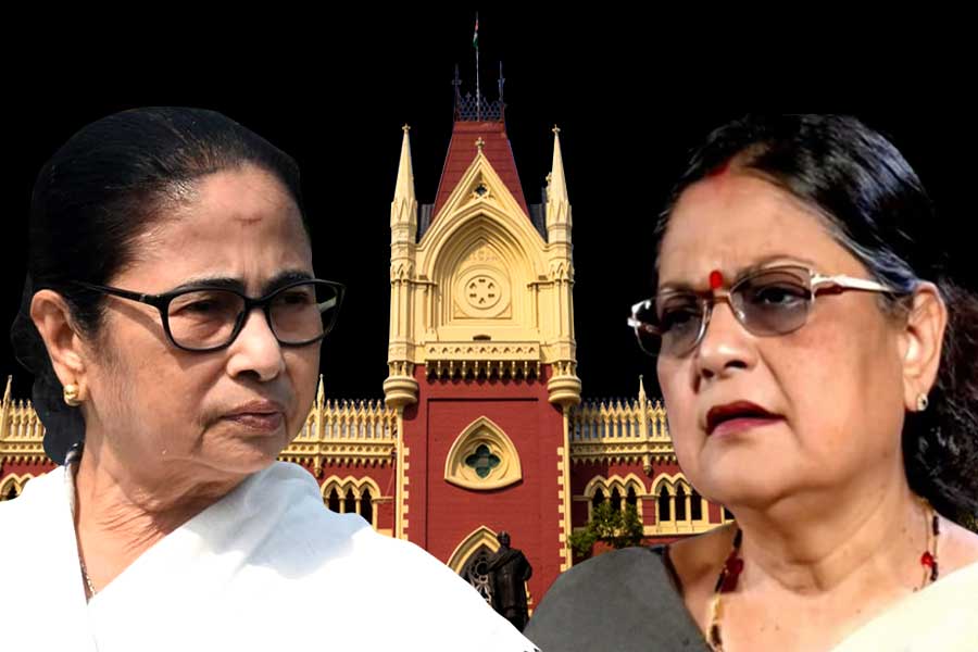 মমতার জীবনীতে ‘ব্যক্তিগত কুৎসা’, নাম জড়িয়েছে কাকলিরও! কৌস্তভের বিরুদ্ধে মামলা সাংসদপুত্রের
