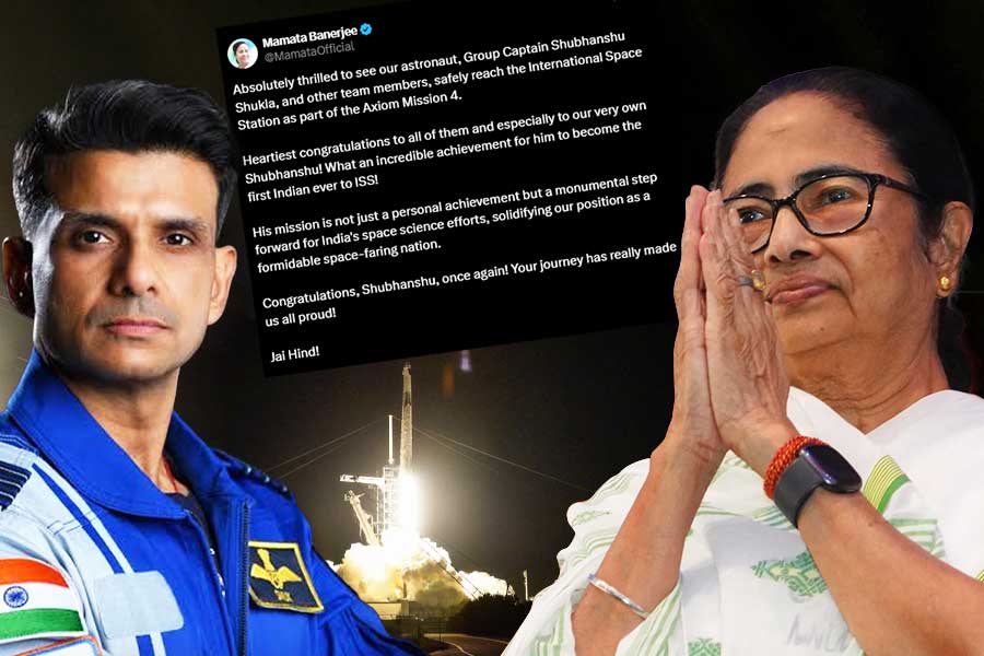 ‘সকলকে গর্বিত করেছ’, মহাকাশজয়ী শুভাংশুকে শুভেচ্ছা মমতার