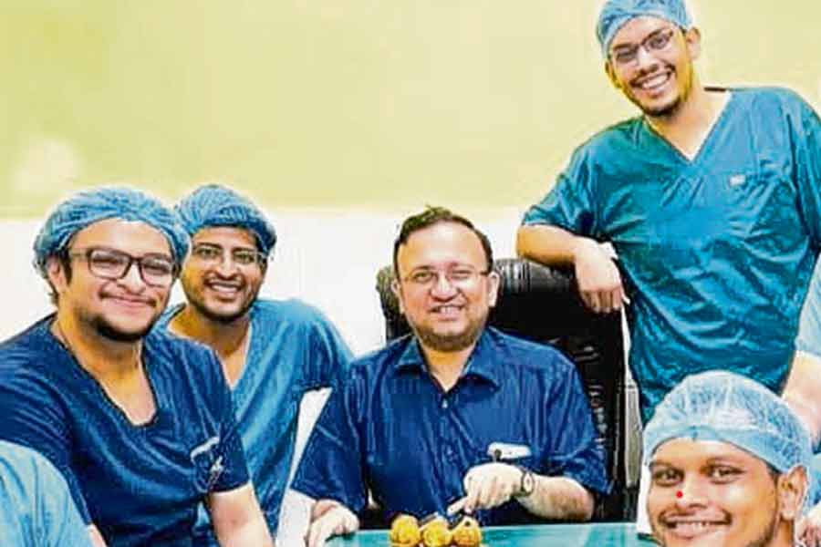 ‘ডু ইট নাউ’ স্টাইলে অস্ত্রোপচার, ৫৩ মাসে ৫৩ অ‌্যাড্রিনাল গ্রন্থি বাদ দিয়ে রেকর্ড মেডিক‌্যাল কলেজের