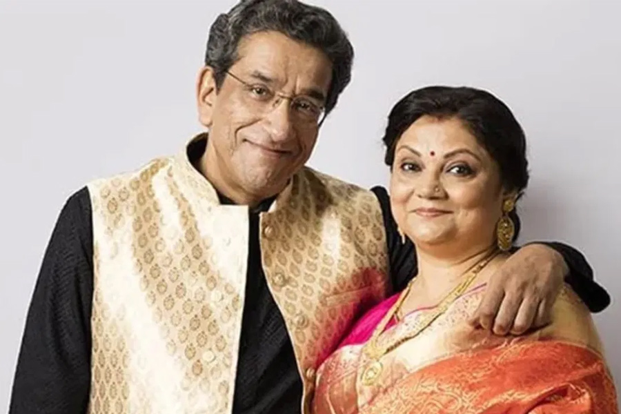 ক্যানসারের চ্যালেঞ্জ সামলে শুটিং ফ্লোরে ফিরছেন মিঠু চক্রবর্তী, স্ত্রীর পাশে সব্যসাচীও