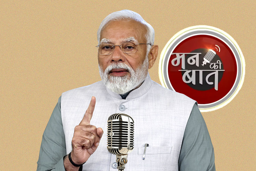 কংগ্রেসকে ‘মন কি বাত’-এ তোপ মোদির, বললেন, ‘জরুরি অবস্থা যারা জারি করেছিল…’