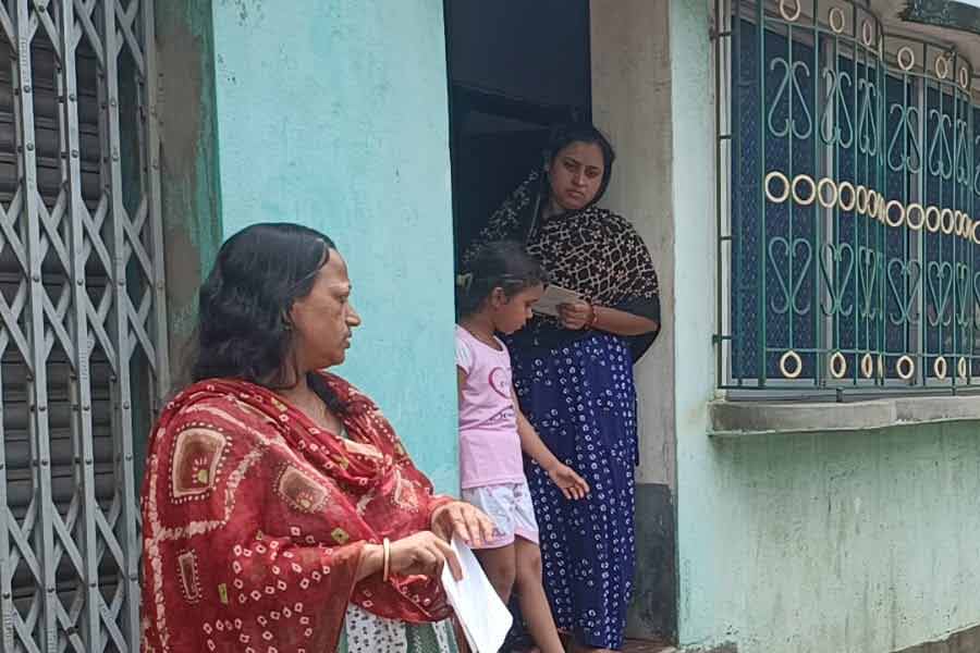 ফোনে হচ্ছে না যোগাযোগ, কোথায় আছে জানা নেই! ইরানে আটকে থাকা ৩ যুবকের দুশ্চিন্তায় শান্তিপুর
