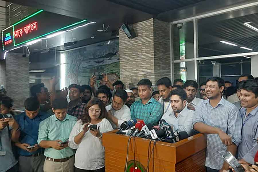 ফের মুজিব মুছে ফেলার ডাক, বাহাত্তরের সংবিধানের ৪ মূলনীতি বাতিলের দাবি বৈষম্য়বিরোধী ছাত্রদের