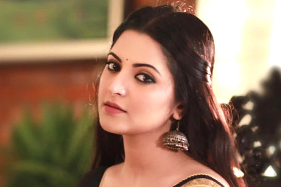 ‘দিল তো বাচ্চা হ্যায় জি…’ পুকুরে সাঁতার, গাছ থেকে ফল পাড়া শৈশবে ফিরলেন পরীমণি