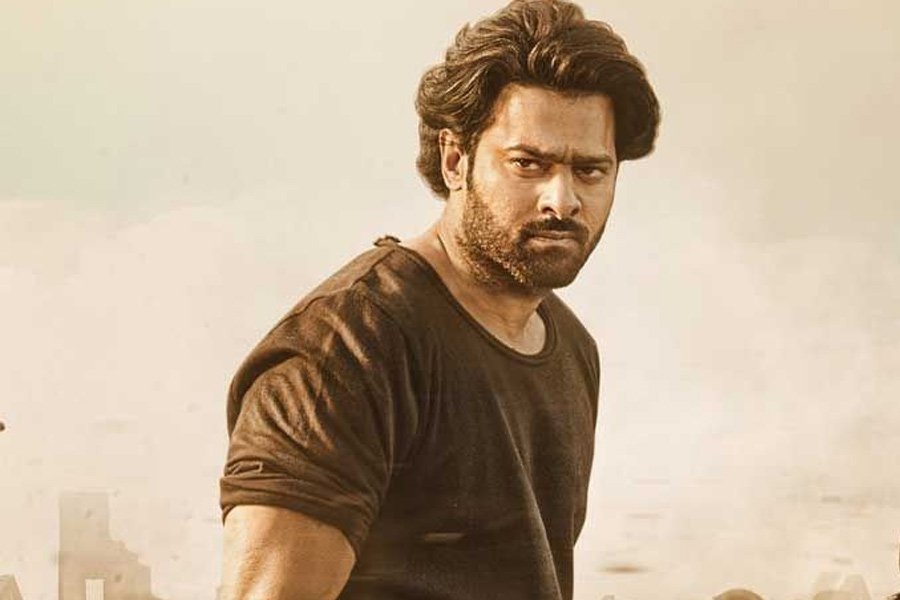 মুক্তি পেতে বাকি ৬ মাস, পাইরেসির জালে প্রভাসের ‘রাজা সাব’! বিতর্ক তুঙ্গে