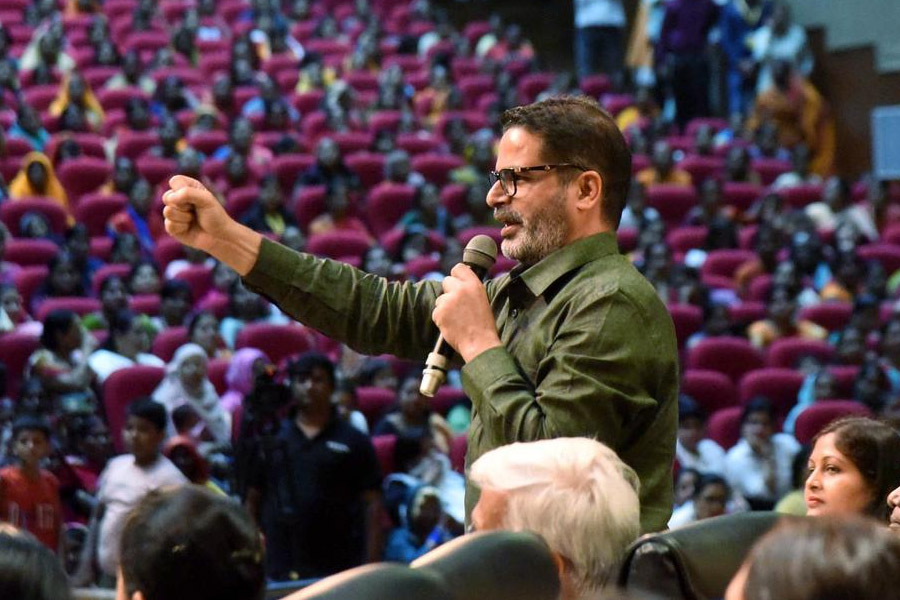 ‘এখন সিঁদুর বিলি করে লাভ নেই’, সংঘর্ষবিরতির সিদ্ধান্ত নিয়ে তোপ, কেন্দ্রকে খোঁচা পিকের