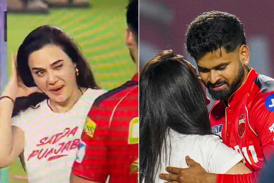 ক্যাপ্টেনকে ‘জাদু কি ঝাপ্পি’, পাঞ্জাব ফাইনালে উঠতেই ‘চোখ টিপে’ উৎসবে মাতলেন প্রীতি