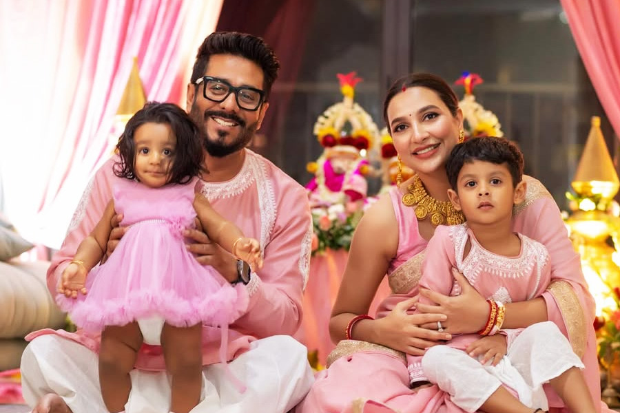 ‘সন্তানদের স্পর্শ-গন্ধ, ওদের কোলে নিয়ে গল্প করাই জীবনের সেরা প্রাপ্তি’, রাজের কলমে ‘পিতৃদিবস’