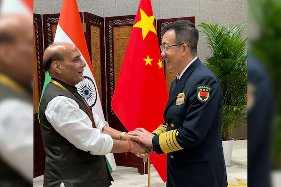 চিনা প্রতিরক্ষামন্ত্রীর সঙ্গে বৈঠক রাজনাথের, অপারেশন সিঁদুর নিয়ে ‘পাকবন্ধু’ বেজিংকে কড়া বার্তা