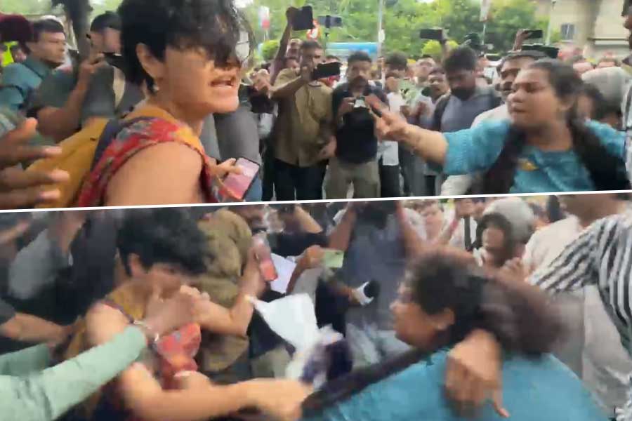 আন্দোলন অছিলা মাত্র! কসবা কাণ্ডে ‘ফুটেজ’ খেতে বিজেপি বনাম ‘রাত দখলকারী’দের হাতাহাতি