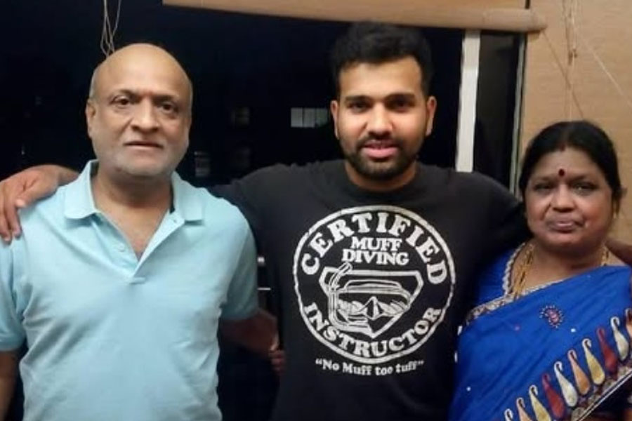 অবসরের সিদ্ধান্ত মন থেকে মেনে নিতে পারেননি বাবা! কী বললেন ‘শর্মাজি কা বেটা’ রোহিত?