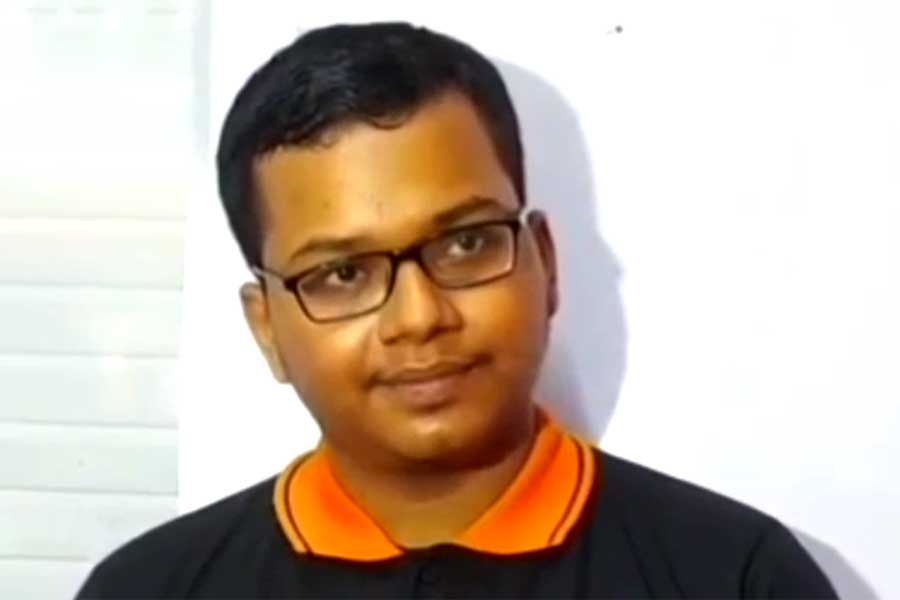 উচ্চ মাধ্যমিকের পর নিটেও রাজ্যে প্রথম, নিউরো সার্জারি নিয়ে পড়তে চায় বর্ধমানের রূপায়ণ