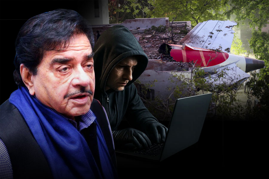 দুর্ঘটনা নাকি সাইবার অপরাধ? আহমেদাবাদ দুর্ঘটনায় তদন্তের দাবি শত্রুঘ্নর