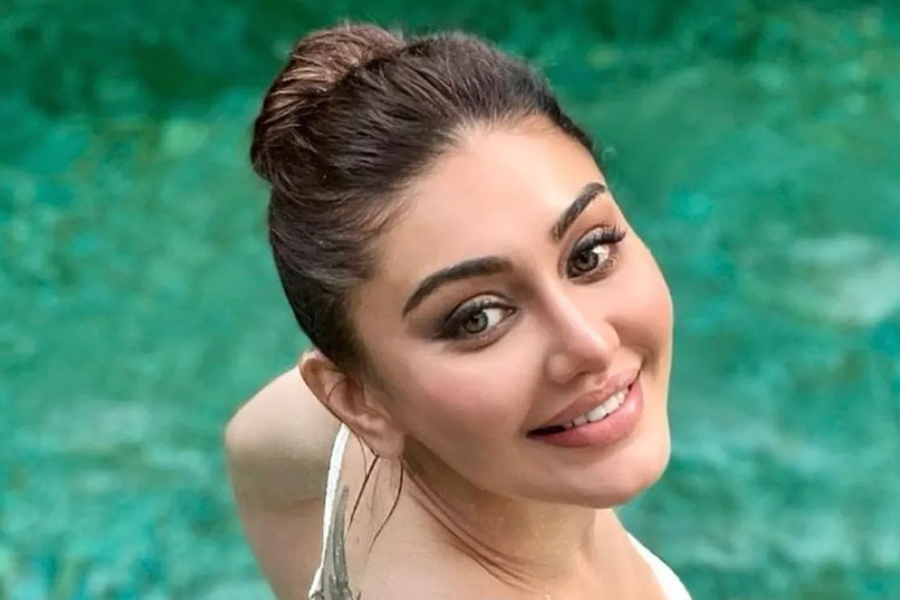 বাড়িতে সত্যনারায়ণ পুজো, ‘রাত ১০টায় দেখা হবে’, মৃত্যুর রাতে কাকে মেসেজ করেন শেফালি?