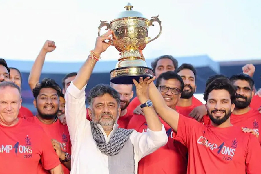 ‘আমি তো ওদের মদটাও ছুঁই না’, আরসিবি বিক্রির জল্পনার মধ্যে ইঙ্গিতবাহী মন্তব্য শিবকুমারের