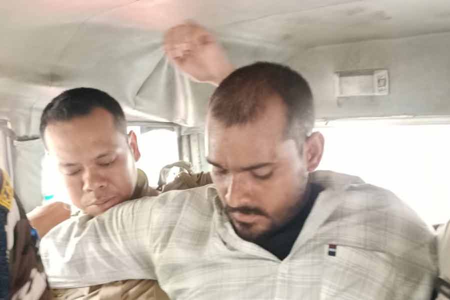 ক্রেতা সেজে দোকানে হানা, কর্মীদের বেঁধে কয়েক কোটি টাকার সোনা-হিরের গয়না সাফ শিলিগুড়িতে