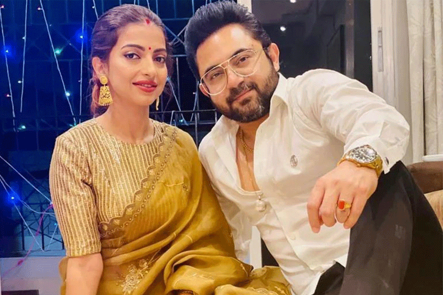 ‘ঈশ্বর তোমার সব ইচ্ছা পূরণ করুন’ স্ত্রী তনয়ার জন্মদিনে ছবি পোস্ট করে আদুরে বার্তা সোহমের