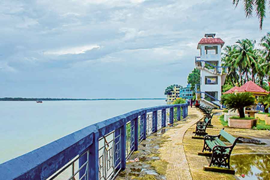 পর্যটক টানছে ইছামতী, ঢেলে সাজছে টাকি