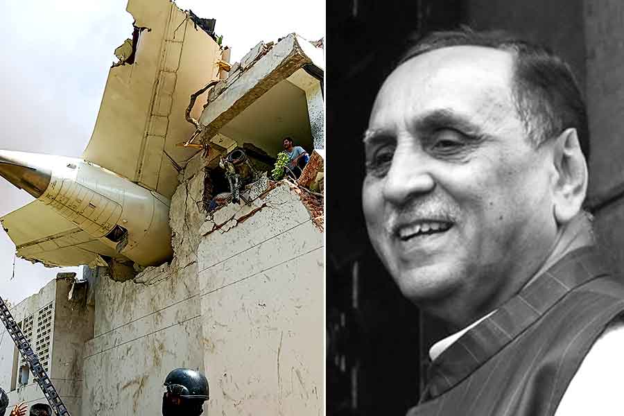 লন্ডন যাওয়ার আগে দু’বার বাতিল করেন টিকিট, অভিশপ্ত বিমানে ওঠার কথাই ছিল না বিজয় রূপানির!