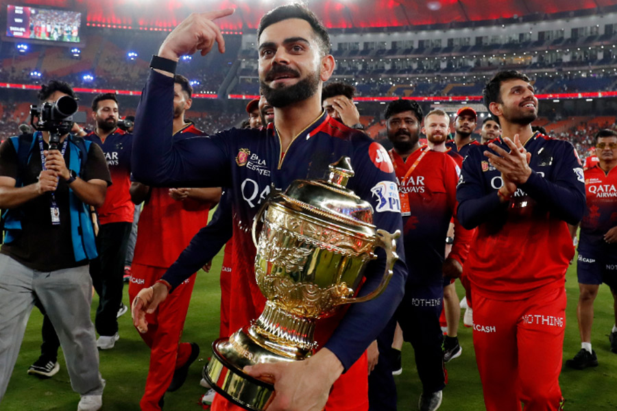 ‘১৮তম ট্রফিটা ১৮ নম্বর জার্সির হাতেই মানায়’, আরসিবির জয়ে উচ্ছ্বসিত শচীন থেকে সিদ্দারামাইয়া