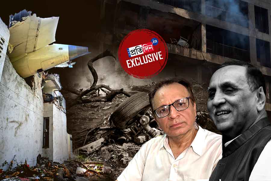 বিমান দুর্ঘটনায় প্রাণ হারিয়েছেন বিজয় রূপানি, শেষ ফোনে ভাইয়ের সঙ্গে কী কথা ?