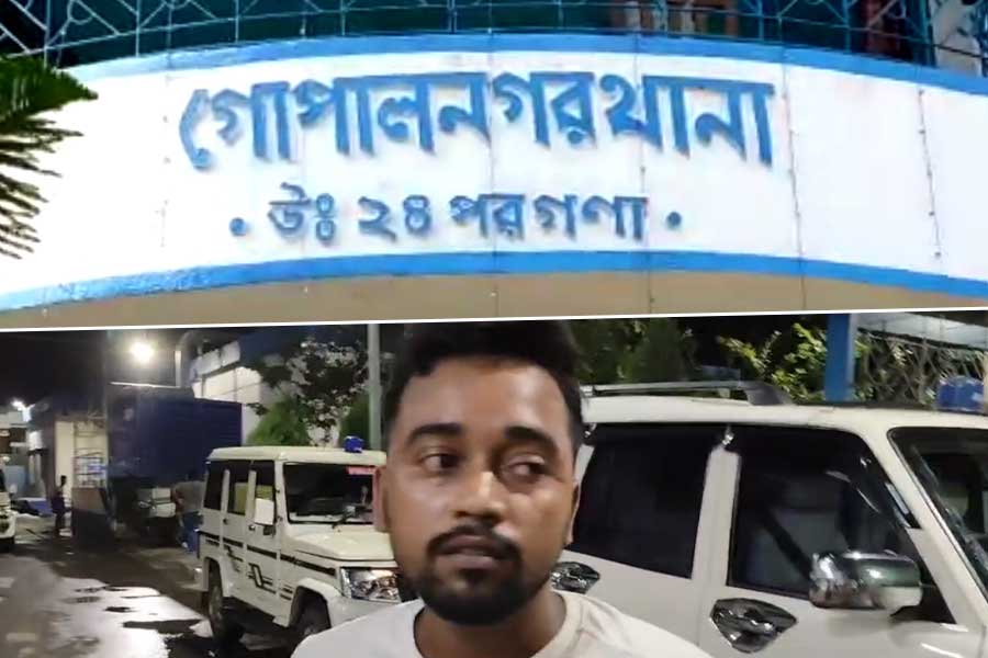 কর্তব্যরত অবস্থায় গুলিবিদ্ধ পুলিশকর্মী, সার্ভিস রিভলভার দিয়ে নিজের মাথায় গুলি?