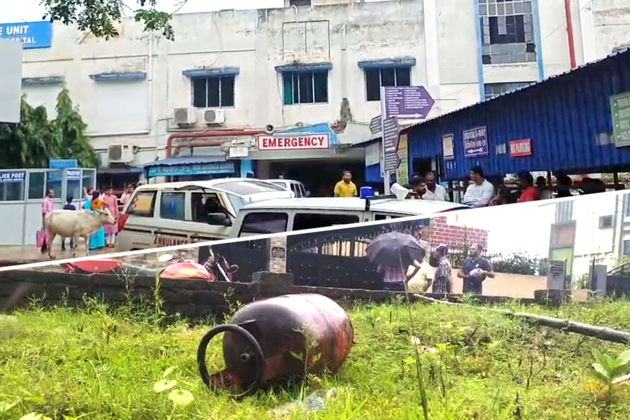 আসানসোলে ভয়াবহ আগুন, একই সঙ্গে ঝলসে মৃত্যু বাবা, মা এবং ছেলের