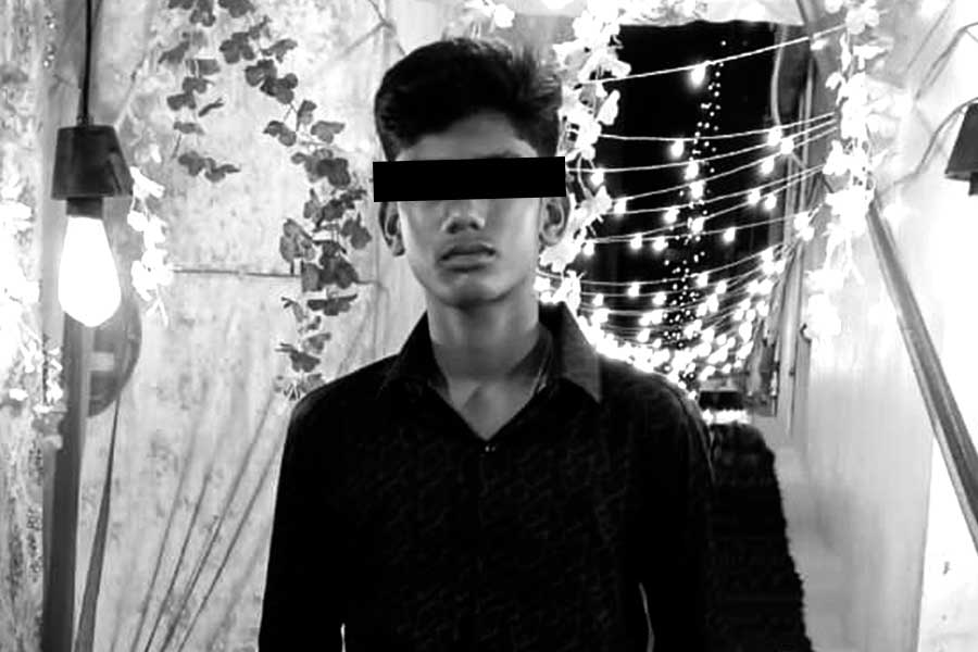 জোর করে অশ্লীল ভিডিও, ব্ল্যাকমেলের শিকার হয়ে আত্মঘাতী ছাত্র?