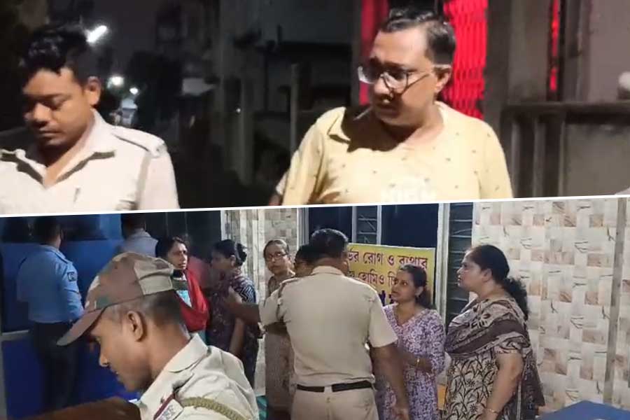 মহিলাদের ‘শ্লীলতাহানি’ চিকিৎসকের, শোরগোল হৃদয়পুরে