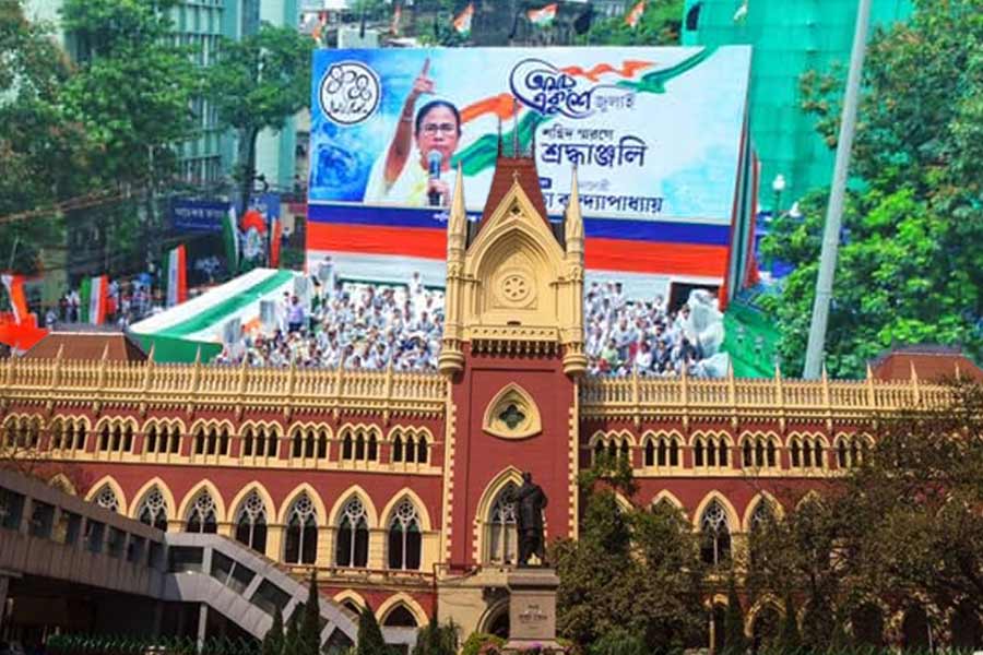একুশে জুলাই মুছে দিতে চায় কারা? হাই কোর্টের শর্তে সিপিএমকে অতীত মনে করাল তৃণমূল