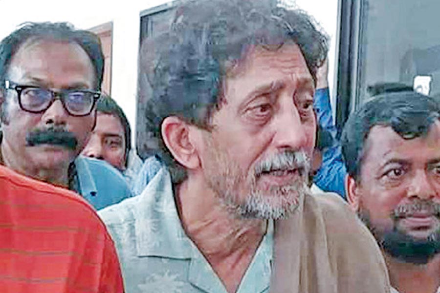 নিপীড়িত হিন্দুদের মুখ, ‘দ্বেষের’ বাংলাদেশে গ্রেপ্তার অর্থনীতিবিদ আবুল বরকত