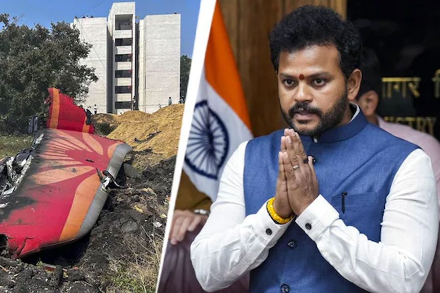 ‘উদ্দেশ্যপ্রণোদিত’, বিমান দুর্ঘটনায় পাইলটকে দোষারোপে মার্কিন মিডিয়াকে তোপ অসামরিক বিমান পরিবহণমন্ত্রীর