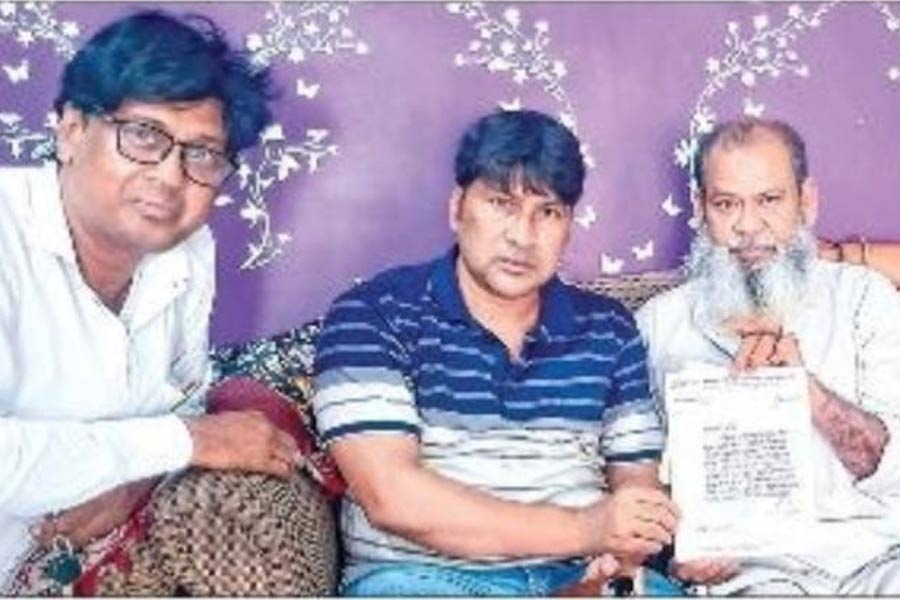 ফের গুলি খেতে রাজি, এবারও একুশের সমাবেশে যেতে প্রস্তুত রাজারহাটের আজিজুল