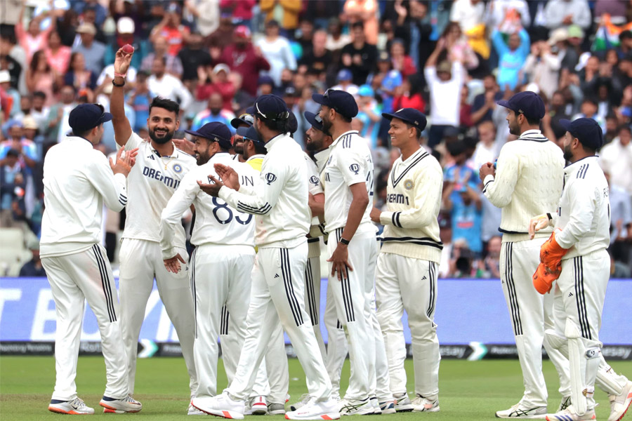 এজবাস্টনে আকাশদীপের ‘পাঞ্জা’, বাংলার পেসারের দাপটে জয়ের দোরগোড়ায় ভারত