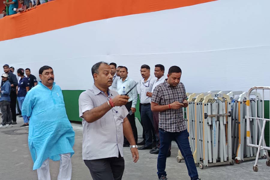 বাড়ছে সক্রিয়তা! একুশের আগেই ধর্মতলার সভামঞ্চে হাজির অনুব্রত, খতিয়ে দেখলেন প্রস্তুতি