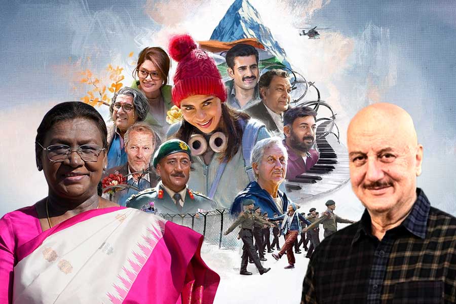 রাষ্ট্রপতিভবনে দেখানো হল ‘তানভি দ্য গ্রেট’, ‘পরিচালক’ অনুপম খেরের প্রশংসায় পঞ্চমুখ দ্রৌপদী মুর্মু